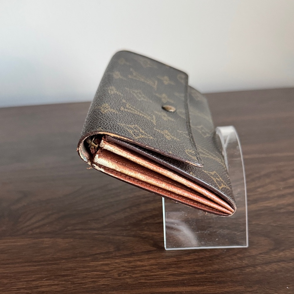 Louis Vuitton Monogram Sarah Wallet - Picture 3 of 12